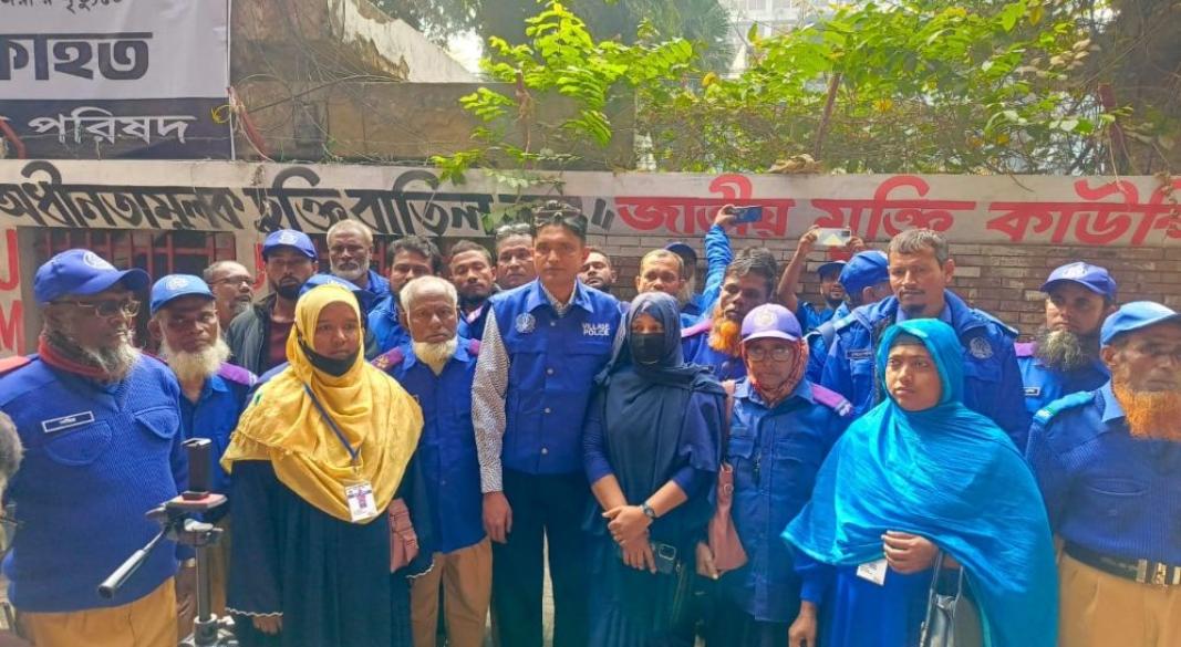 গ্রাম পুলিশের অবস্থান কর্মসূচি