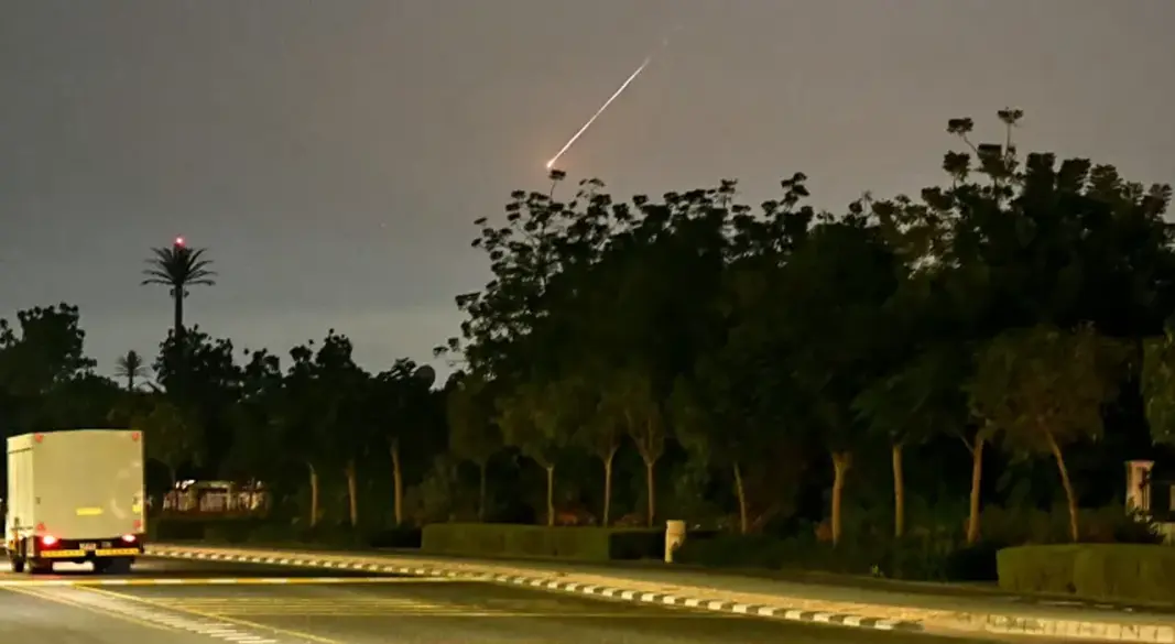 বিস্ফোরণে কাঁপছে দুবাই