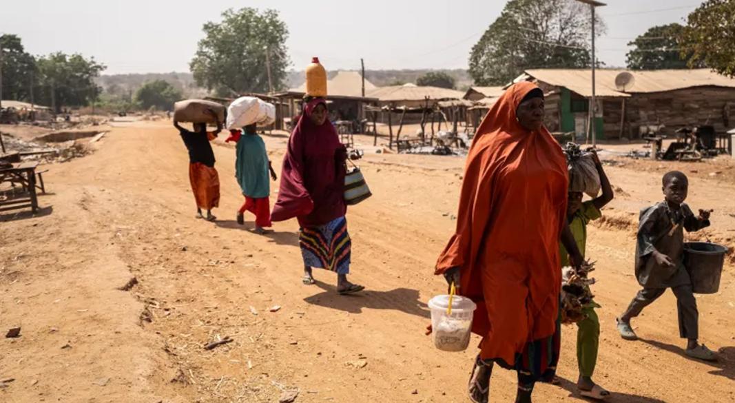 নাইজারদের পালানোর পুরোনো দৃশ্য