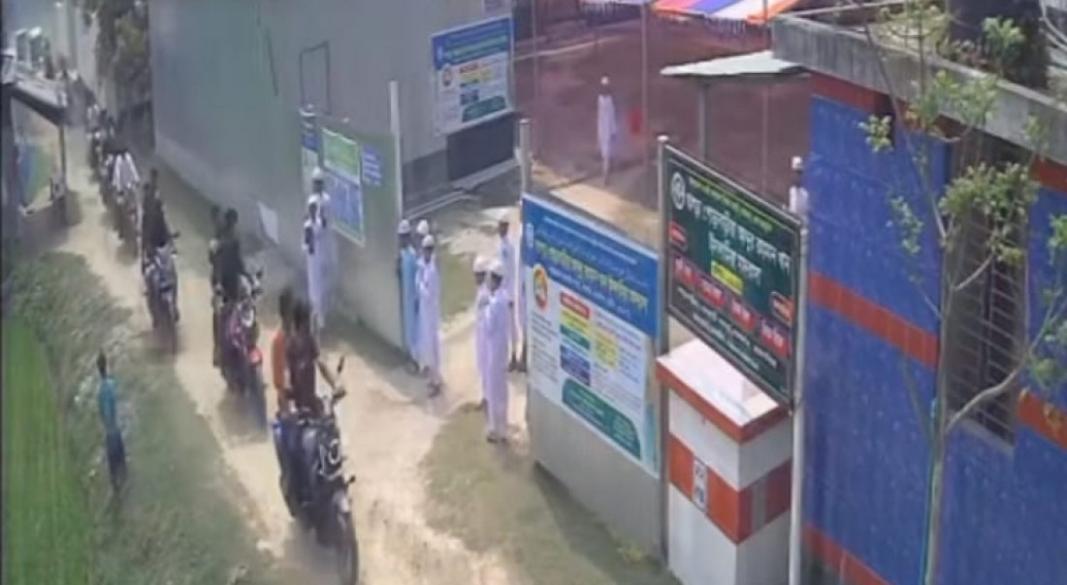 স্বেচ্ছাসেবক দল নেতার বিরুদ্ধে চাঁদা দাবি