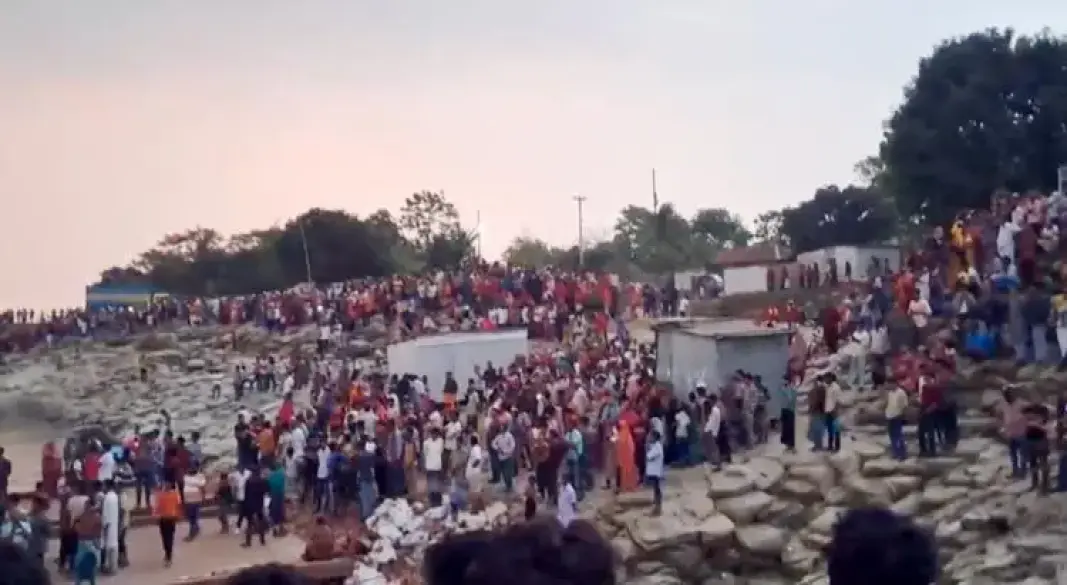 স্বজনদের অপেক্ষা-আহাজারি