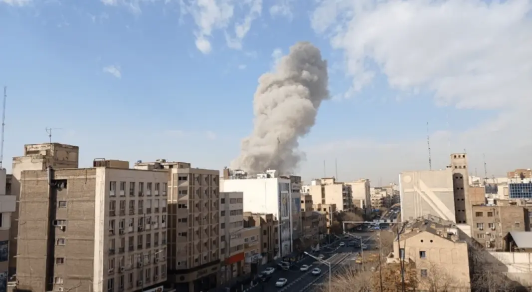 তেহরানের কেন্দ্রস্থলে তিনটি বিস্ফোরণের শব্দ শোনা গেছে